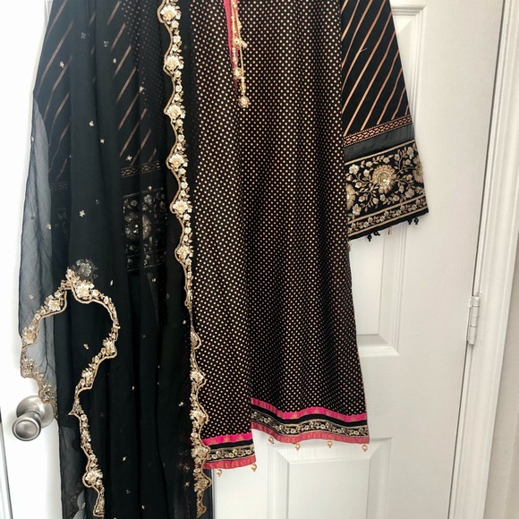 Pakistani branded formal 3 piece - Picture 11 of 14